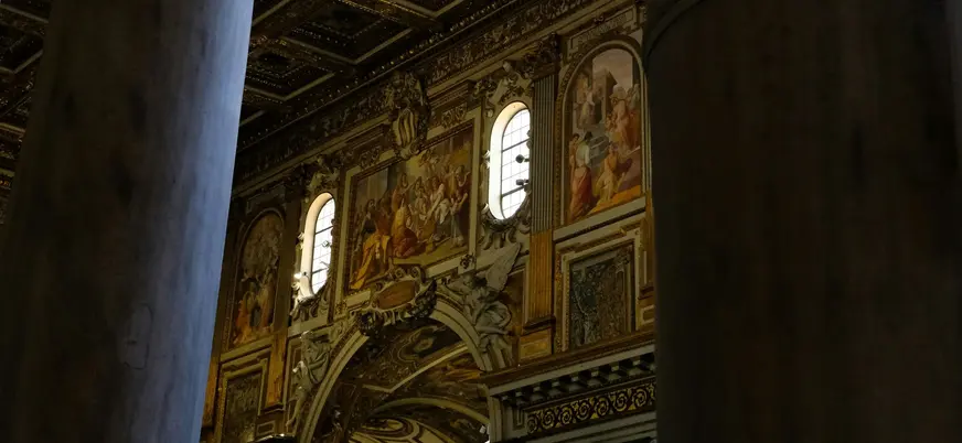 Mosaicos y frescos en la nave de la Basílica de Santa María la Mayor, Roma