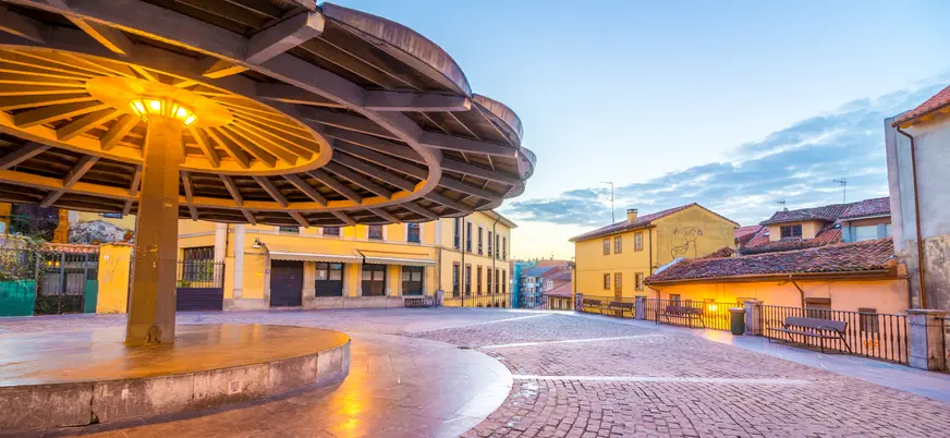 Plaza del Paraguas en el casco histórico de Oviedo