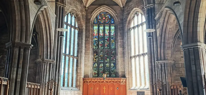 vitrales e interior de la iglesia de st michaels
