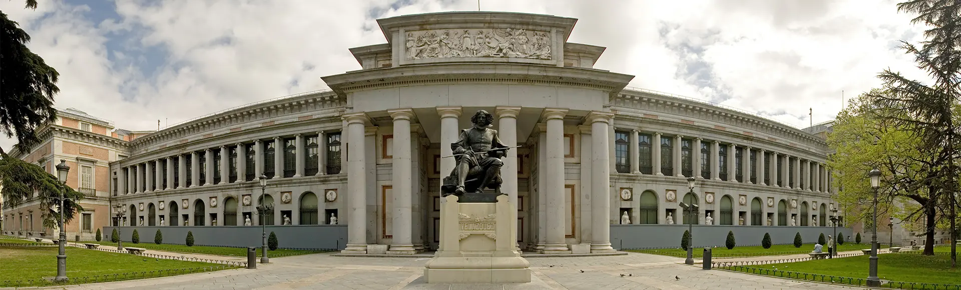 Fachada del Museo del Prado y estatua de Cervantes en Madrid-Visita Guiada al Museo del Prado y Reina Sofía