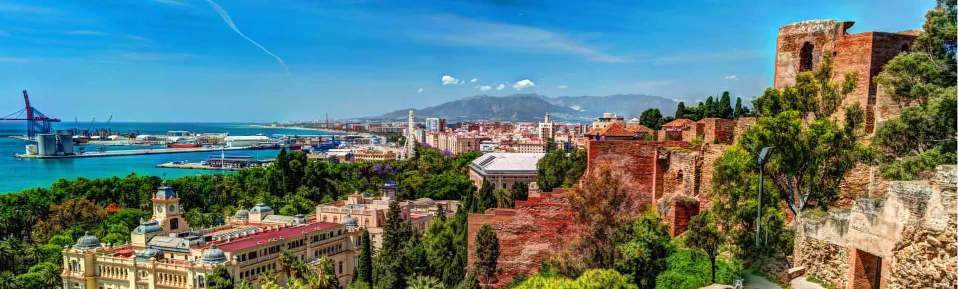 Panormaica de la ciudad de Málaga en un día soleado- Visita Guiada Málaga al completo  - Buendía 