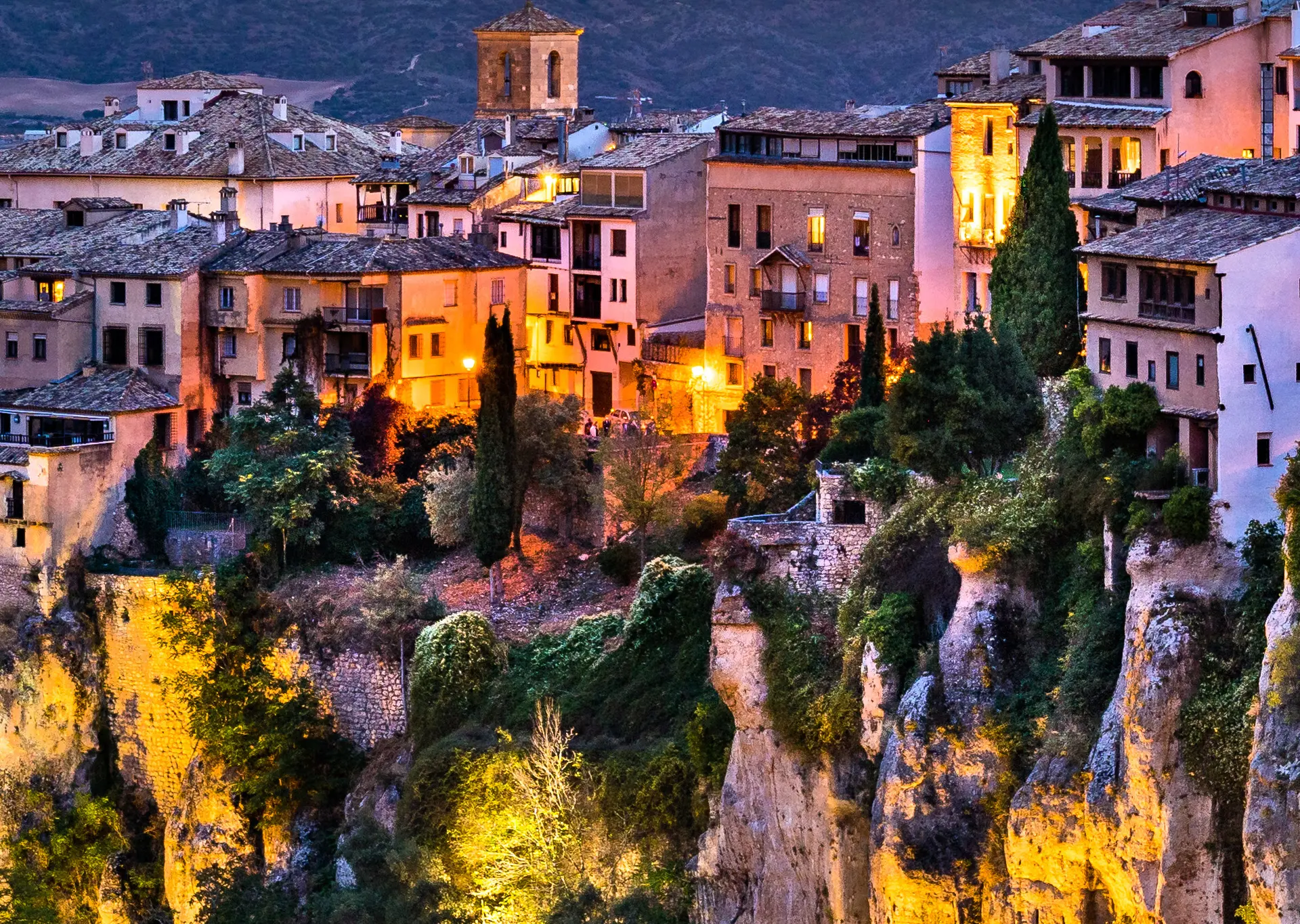 Casco antiguo de la ciudad de Cuenca al atardecer - Visita Guiada Cuenca nocturna - Buendía Castilla la Mancha