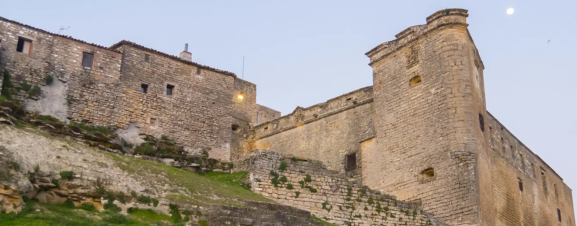 Muralla del Castillo de Sabiote - Free tour, visitas guiadas y excursiones en Sabiote - Buendía Jaén, Andalucía