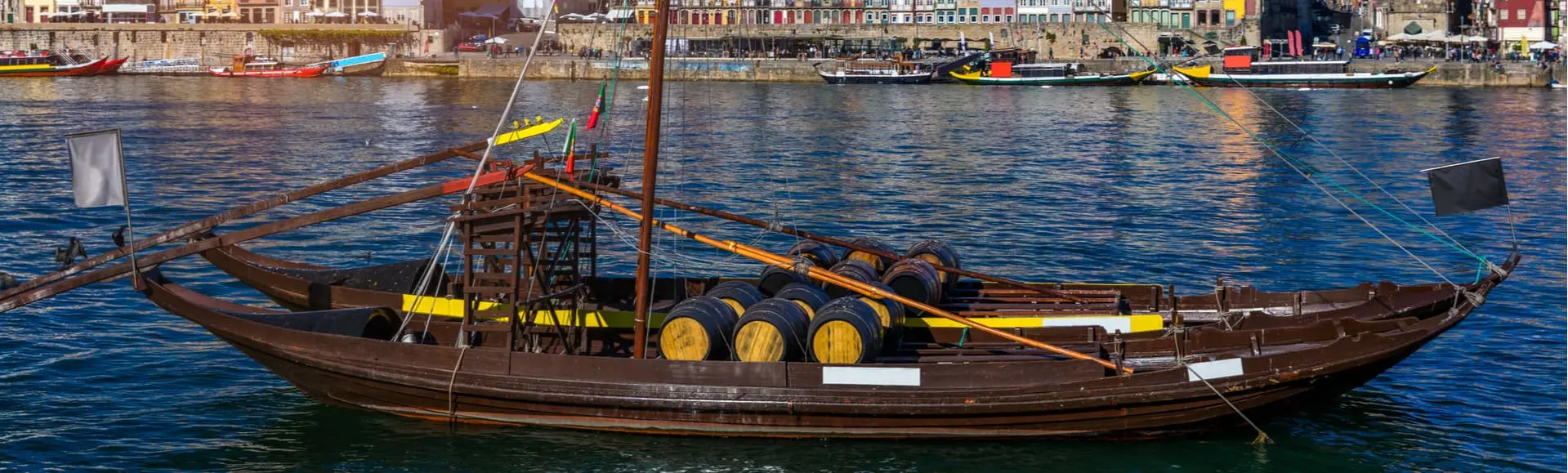Barco en Oporto - Visita Guiada Bodegas Caves Poças - Actividades y Excursiones en Oporto - Buendía 