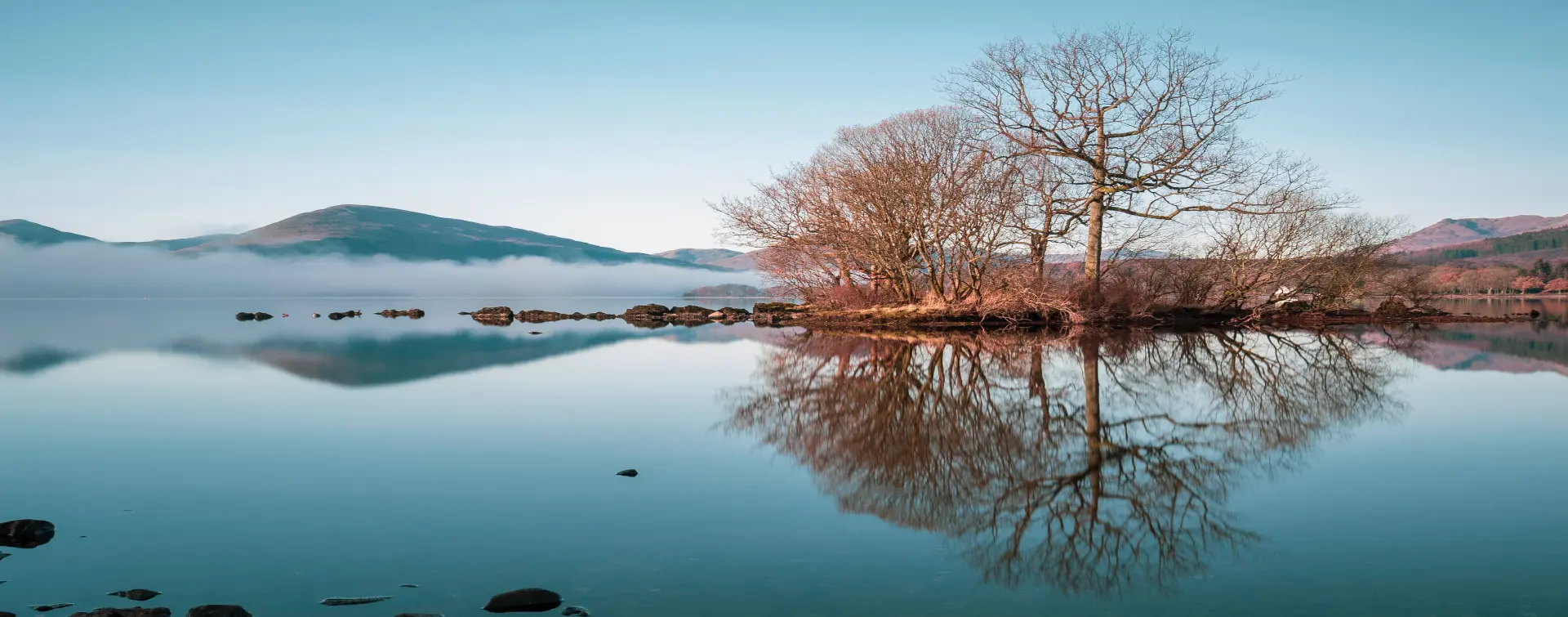 Lago Lomond en Balloch - Excursión a Glasgow, Lagos de Escocia y Castillo de Doune desde Edimburgo - Actividades y Visitas Guiada Buendía Escocia