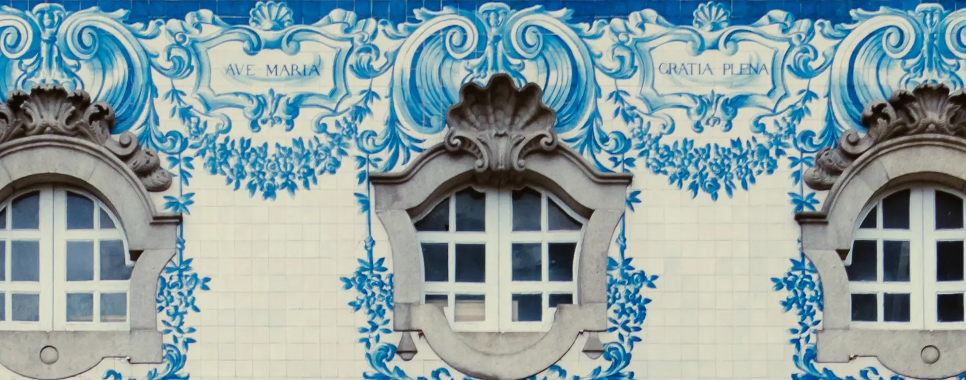 Fachada de azulejos azules - Oporto City Tour con Cata de vino - Actividades y Excursiones en español en Oporto - Buendía 