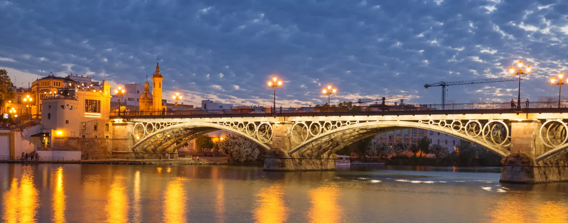 Puente de Triana - Ruta teatralizada en Triana - Actividades y Excursiones en Sevilla - Buendía