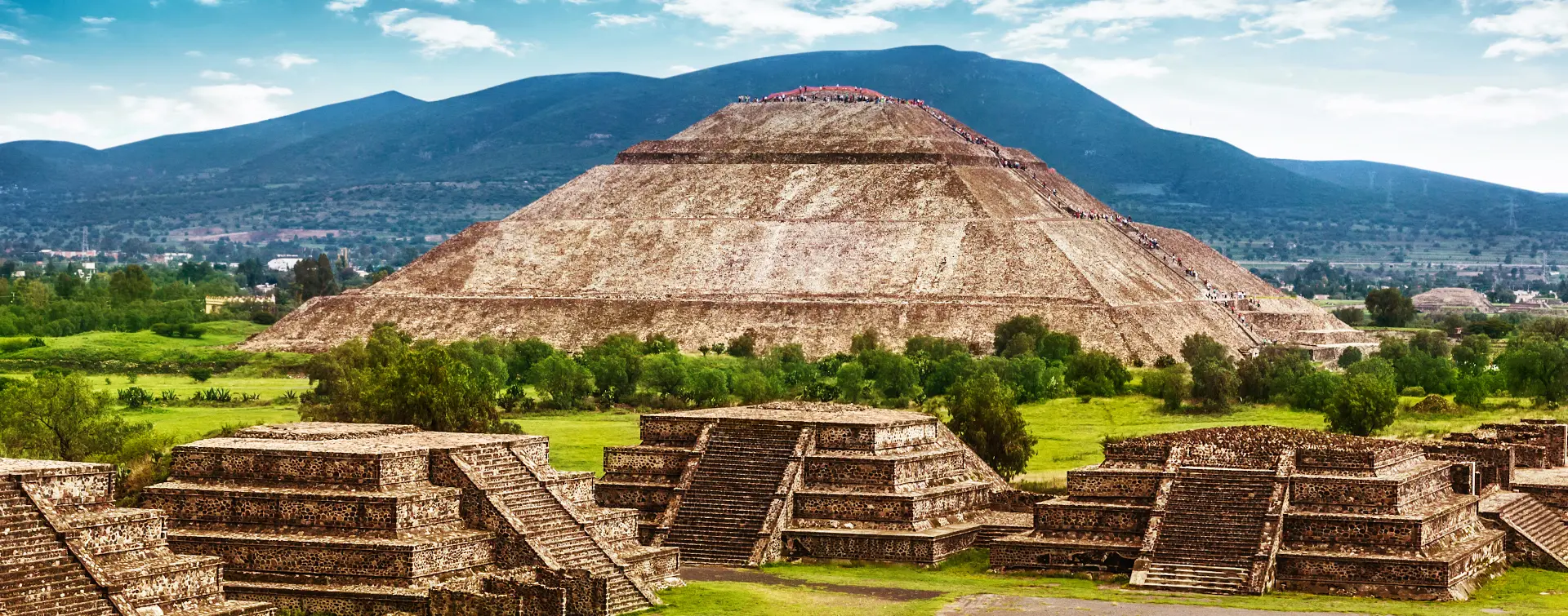 Pirámides del Sol y la Luna en la Avenida de los Muertos, la antigua ciudad cultural de Teotihuacán, antiguas ruinas de la civilización azteca - Excursiones, Visitas guiadas, actividades, Free tours Buendía México