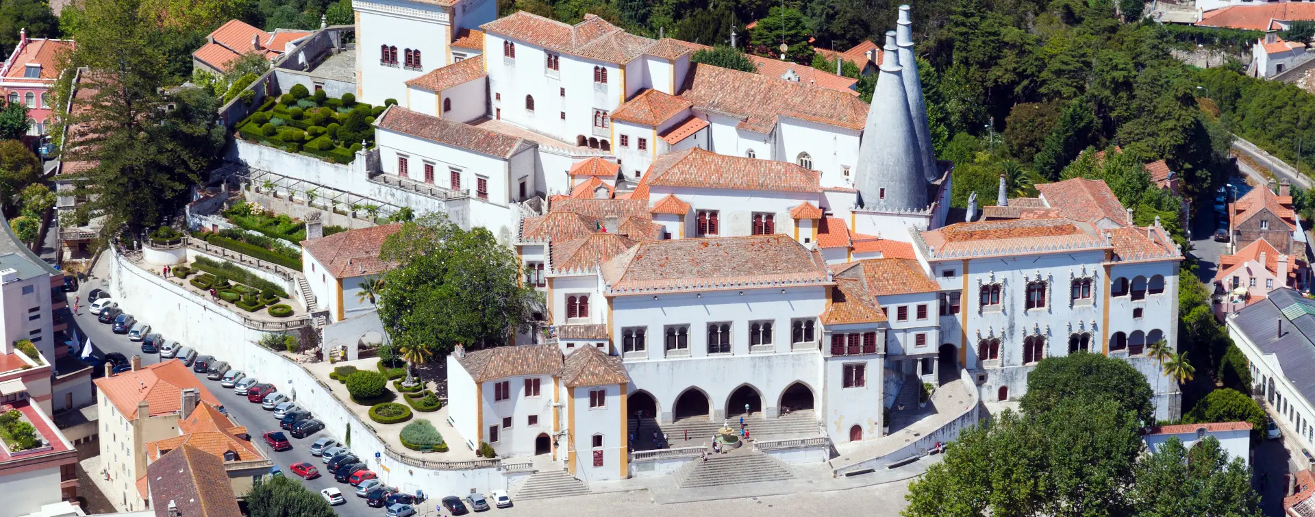 Panorámica Palacio Nacional de Sintra - Entradas para el Palacio Nacional de Sintra Sin Colas - Actividades y Excursiones en Sintra - Buendía