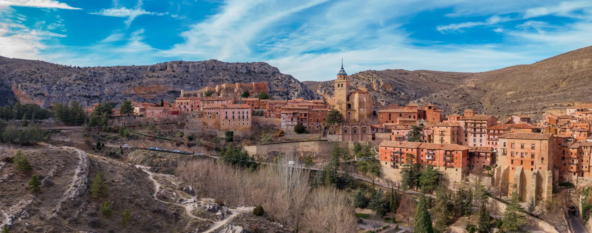 Pueblo medieval de Albarracín y sus murallas en provincia de Teruel - Visita Guiada Albarracín y la Casa Museo - Free tour y Excursiones Buendía Aragón