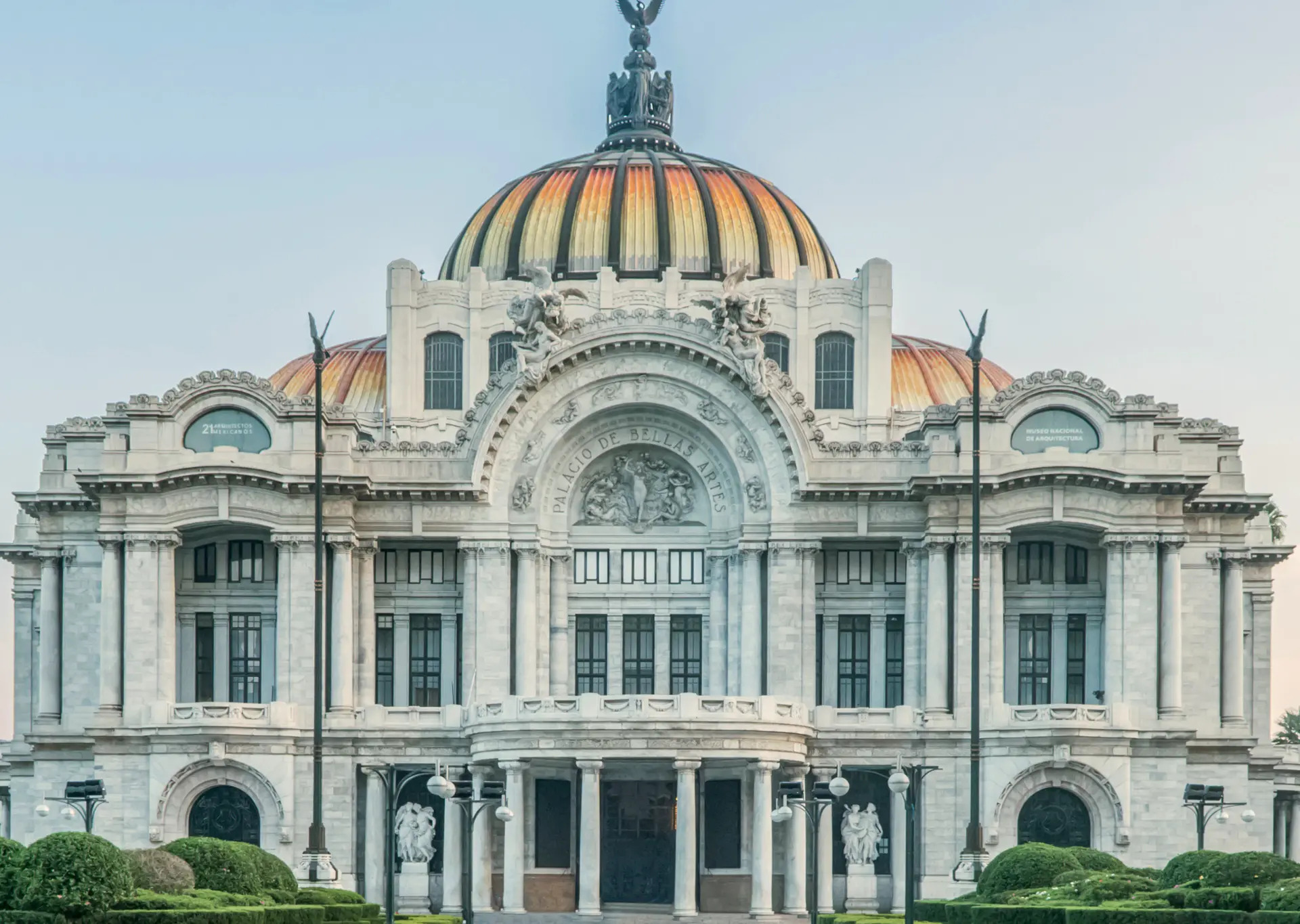 Palacio de bellas Artes en la ciudad de México - Visita guiada del Centro histórico en grupo pequeño - Excursiones y Free tours Buendía México
