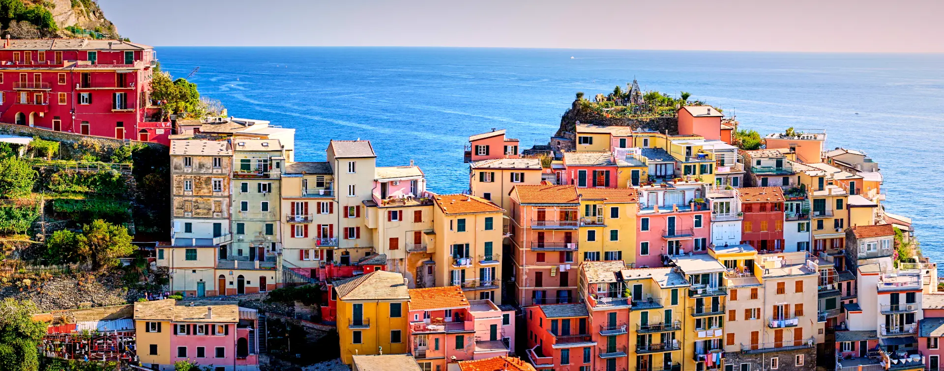 Panorámica de la famosa ciudad de Manarola en Cinque Terre - Excursión a Cinque Terre con ferry y tren desde Florencia - Visitas guiadas y Free tours Buendía Italia