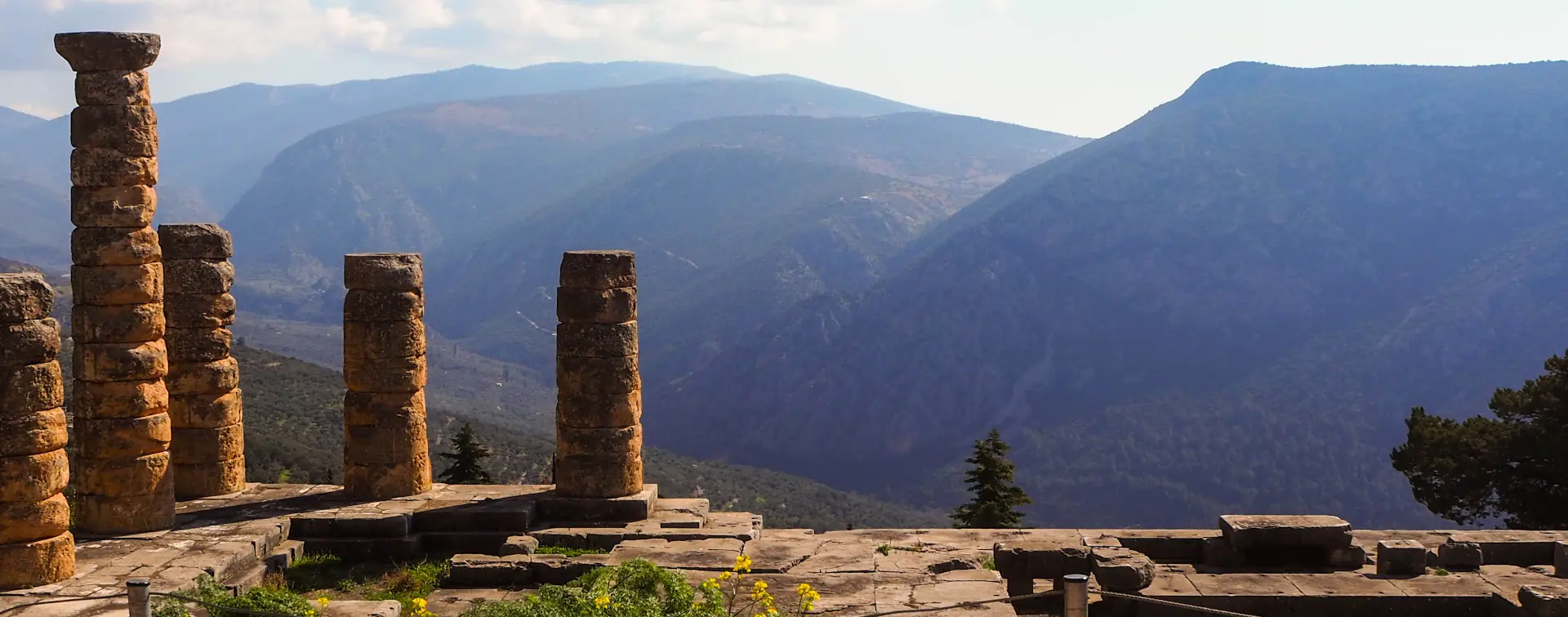 Columnas de la antigua Grecia de Delfos - Excursión a Delfos desde Atenas - Tour y Visitas guiadas en español Buendía Tours Grecia