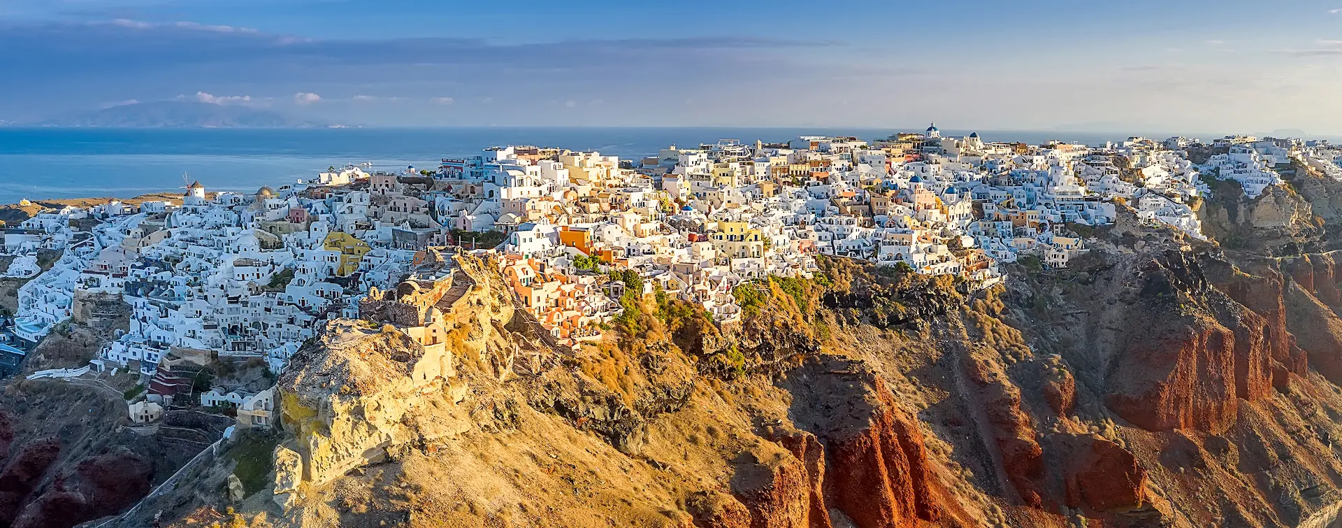 Casa en los acantilados de Oia - Tour de la isla Santorini - Excursiones y Visitas guiadas Buendía Grecia