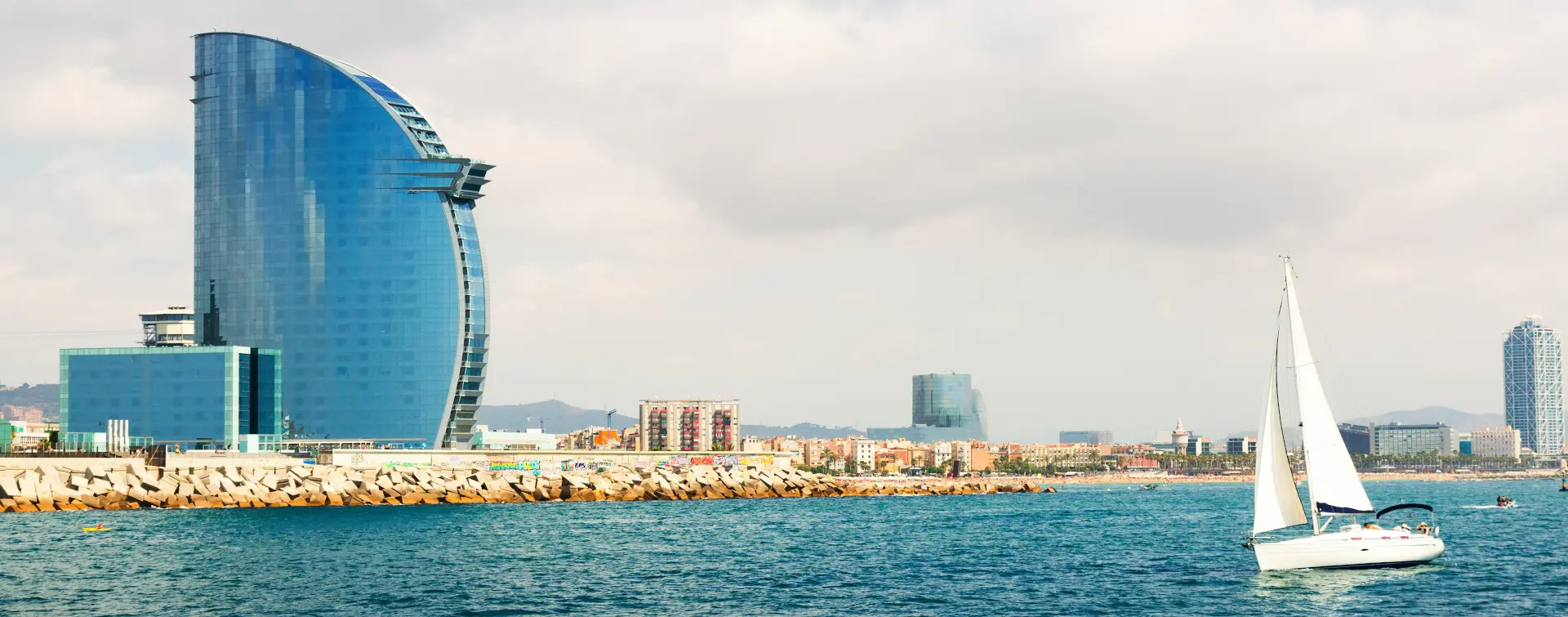 Catamarán, Coctel y Música por el litoral de Barcelona - Visitas guiadas y Excursiones en español Buendía Cataluña