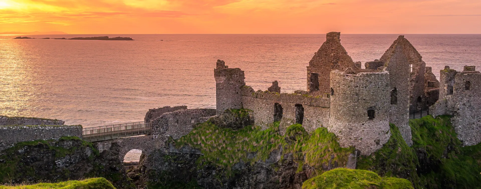 Panorámica Castillo de Dunluce - Excursión al norte de Irlanda: Belfast, Calzada del Gigante y el Castillo de Dunluce - Visitas Guiadas y Excursiones en español en Dublín - Buendía