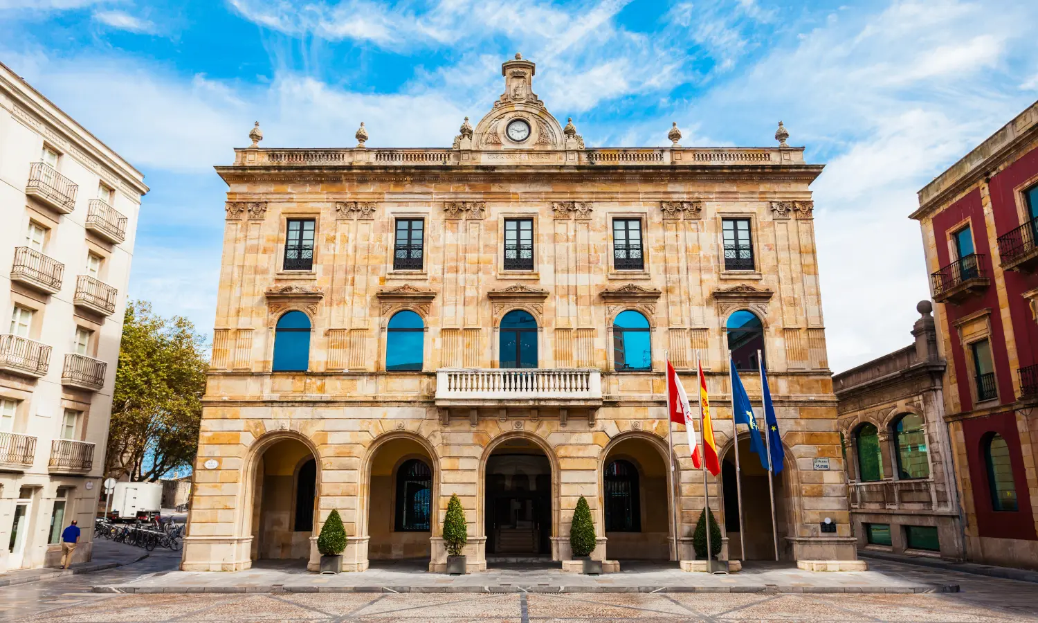 Tour privado a pie por Gijón con un guía exclusivo en español a tu disposición.