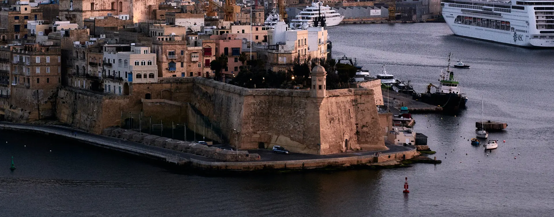 Visita Guiada por La Valeta y Espectáculo The Malta Experience