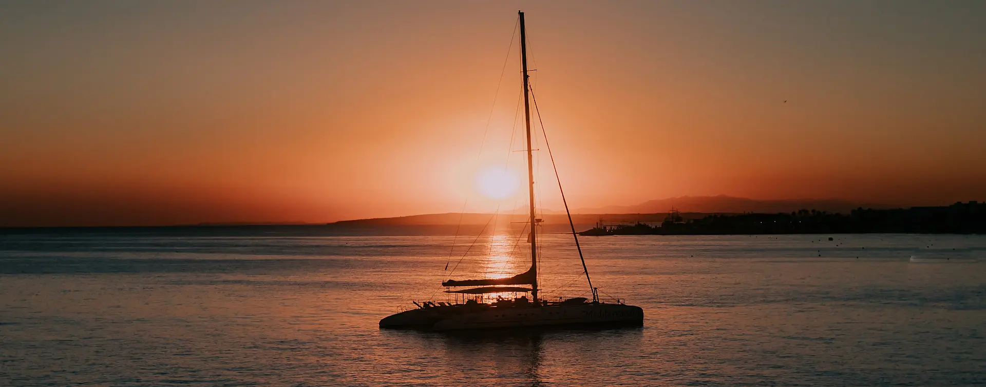 Crucero al atardecer y Cocktail