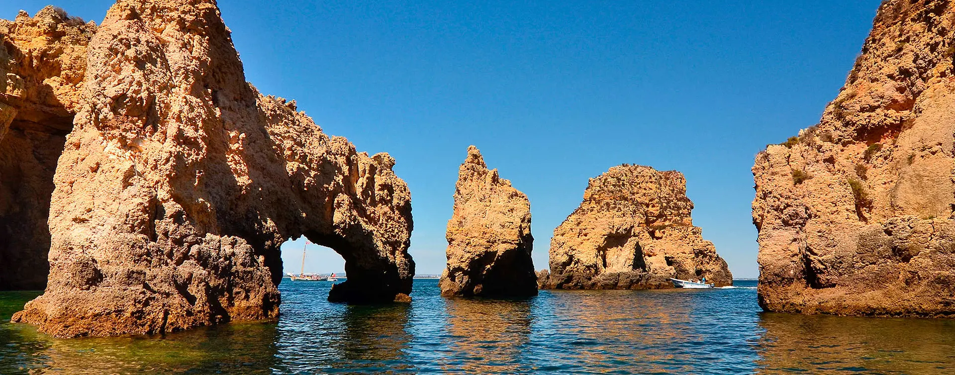 Paseo en Barco con Almuerzo por la costa de Lagos y Ponta Piedade