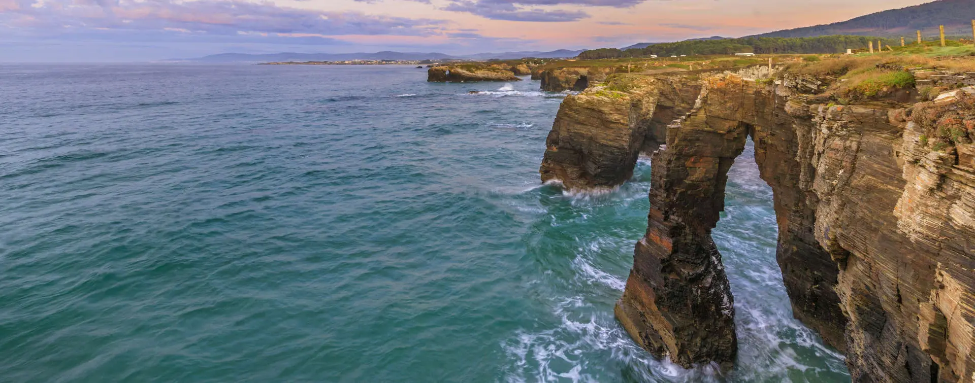 Excursión a la playa de Las Catedrales y visita guiada en Ribadeo