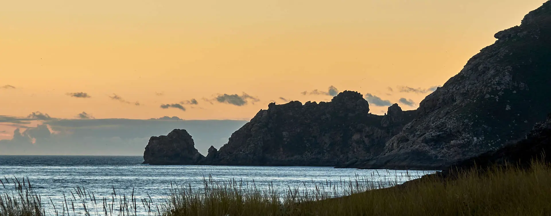 Paseo en barco al atardecer en Finisterre