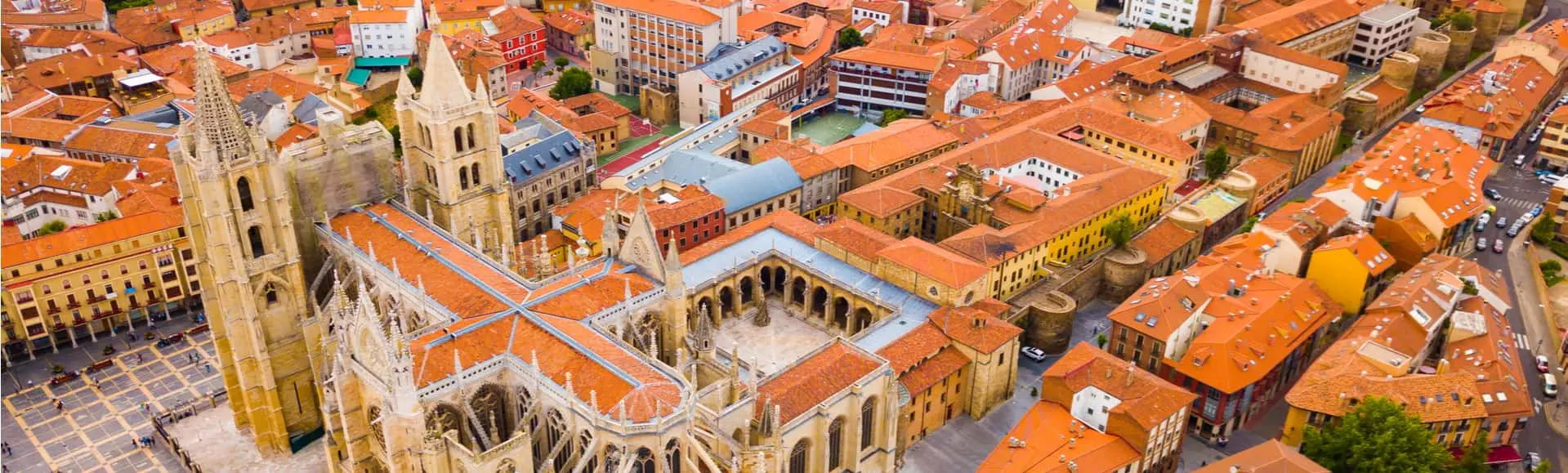 Tour a pie por León y Visita guiada a la catedral de León