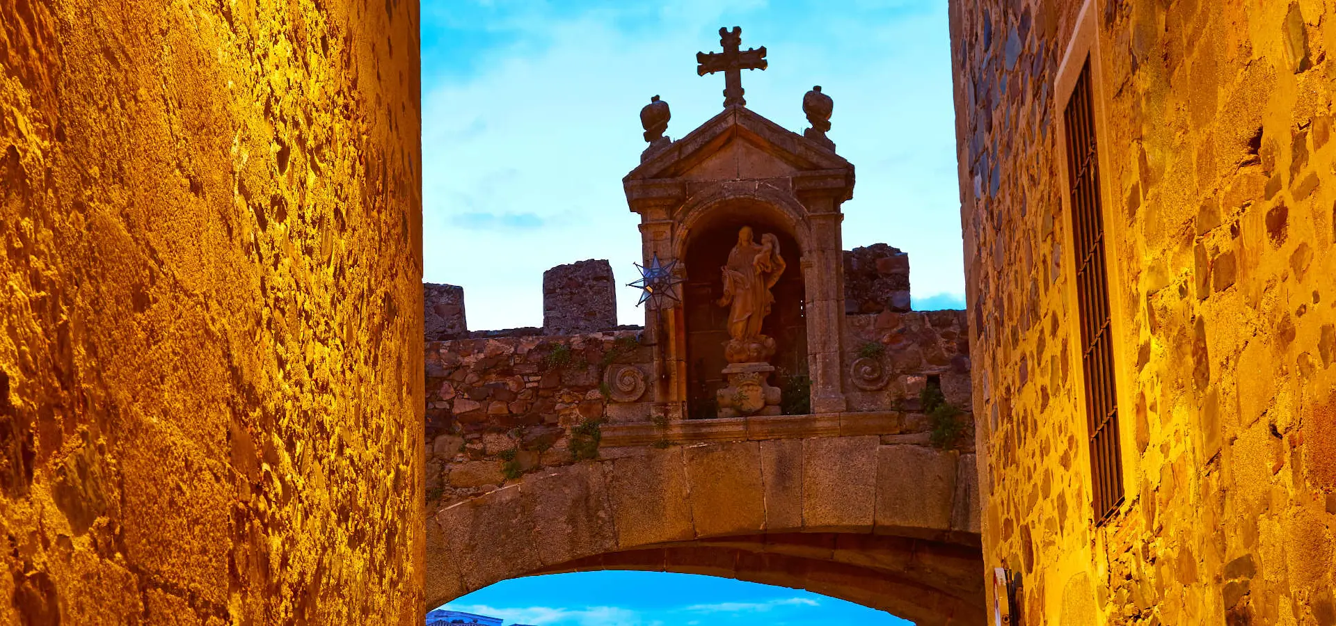 Tour misterios y leyendas de Cáceres con degustación