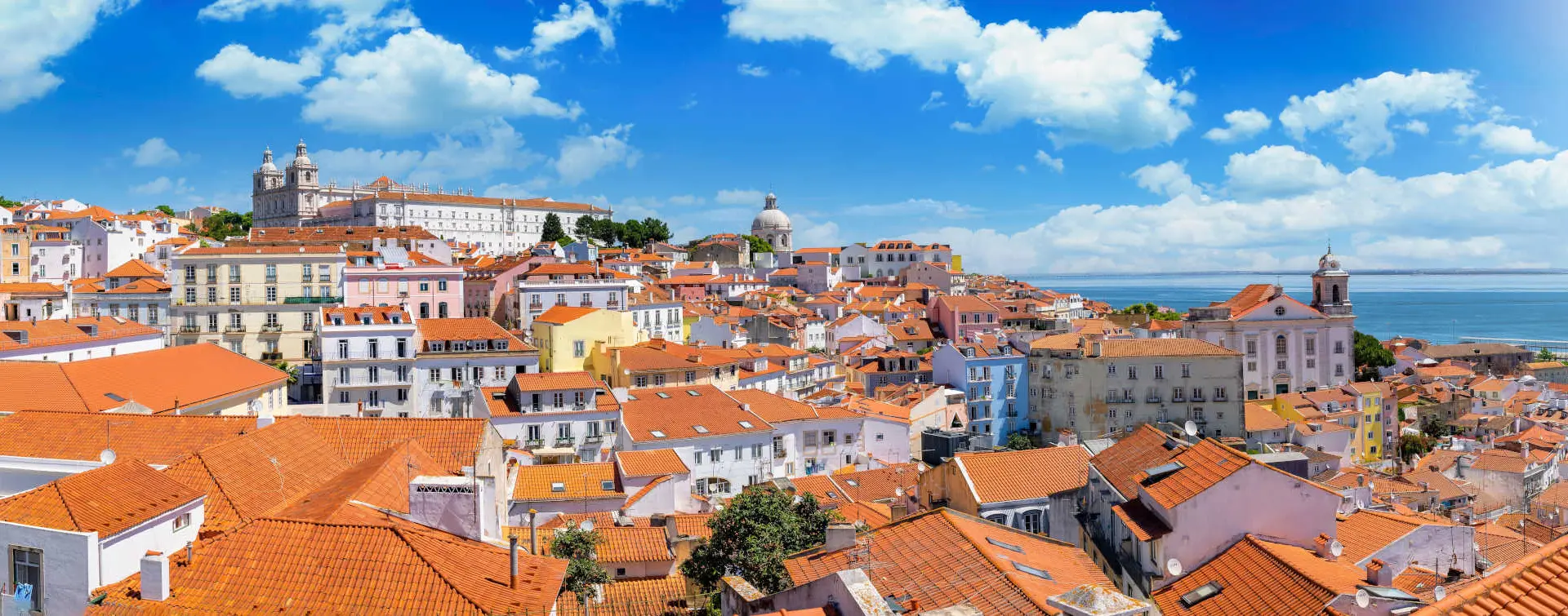 En este tour a pie conoceremos a fondo una de las zonas con más diversidad cultural de Lisboa.