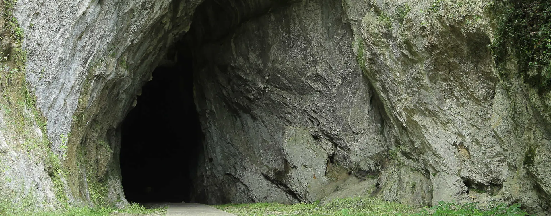 Espeleología por la cueva acuática El Molino - Matienzo, Cantabria - Actividades deportivas Buendía