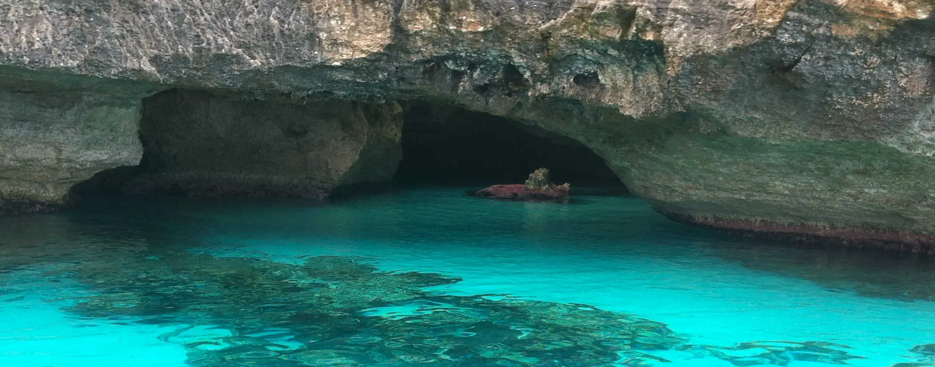 Excursión de snorkel por calas y cuevas en Formentera