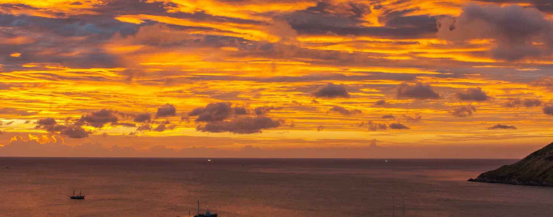 Paseo en barco al atardecer en Ibiza