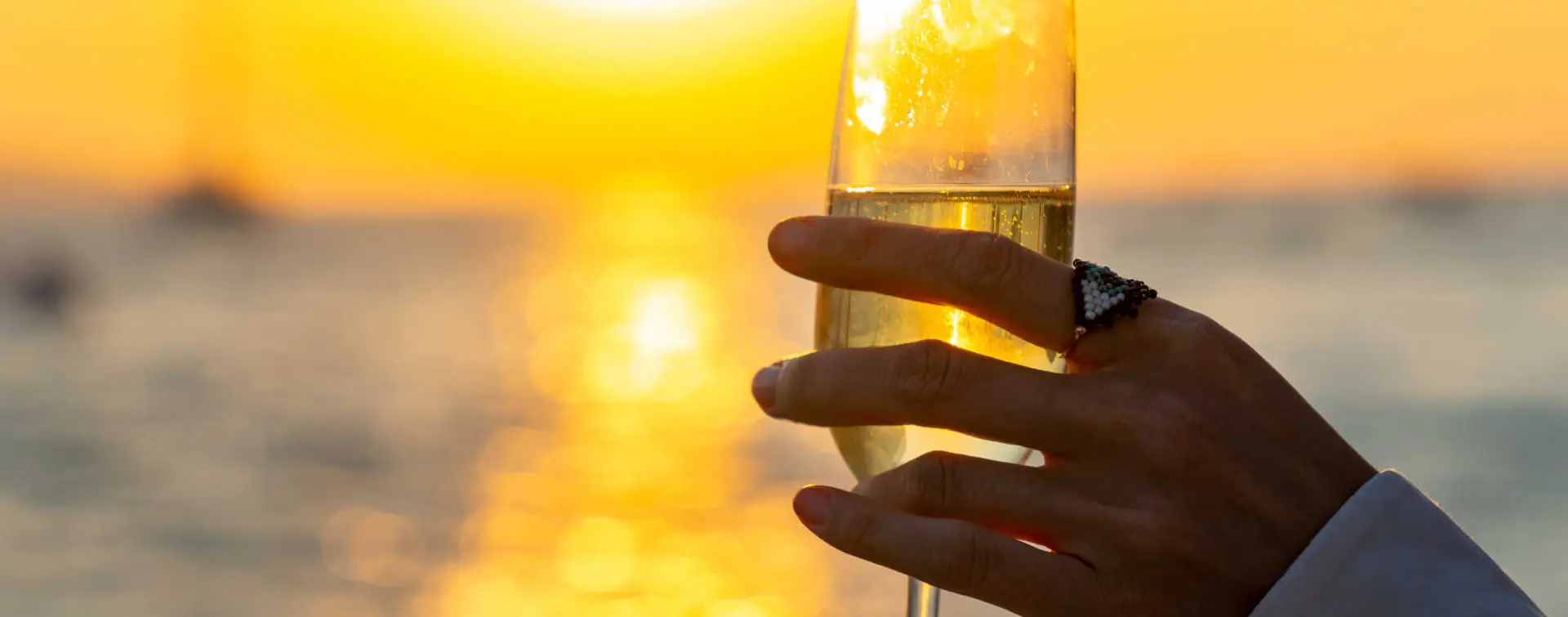 Paseo en catamarán al atardecer en Málaga