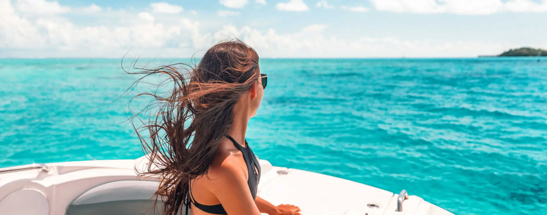 Paseo en barco con deportes acuáticos en Ibiza