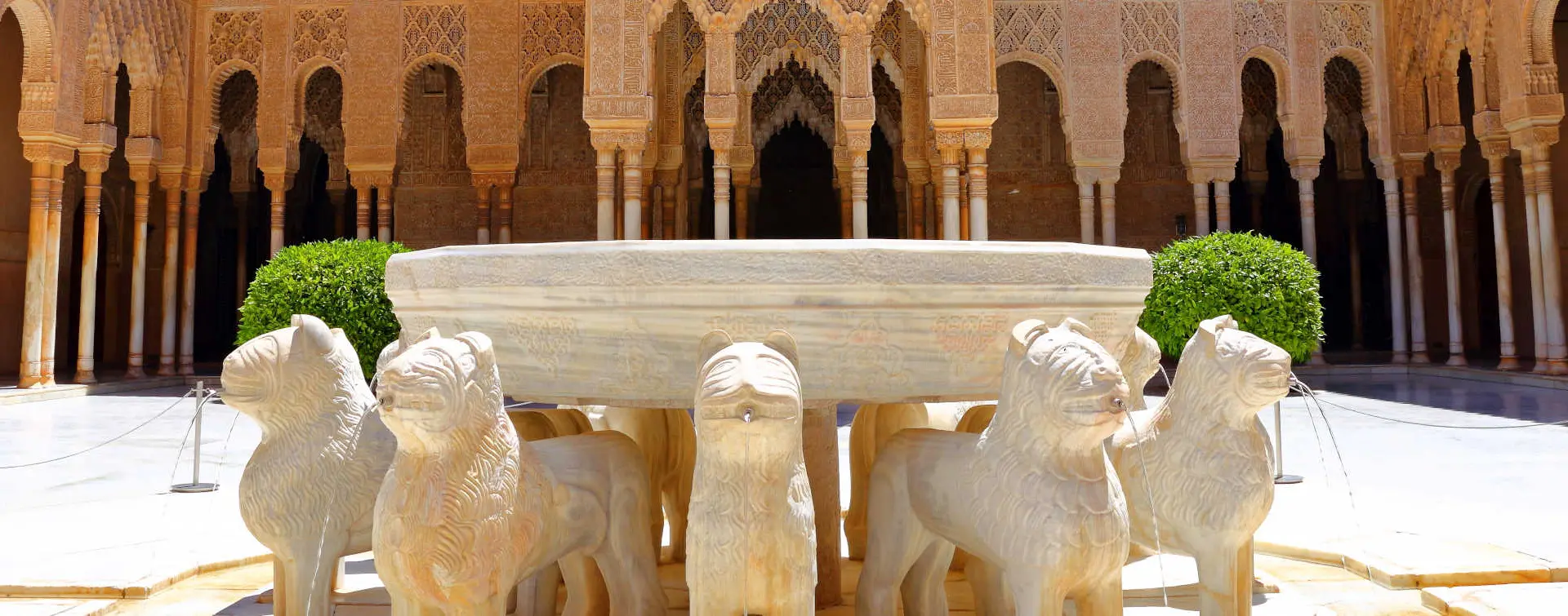 Visita guiada completa a la Alhambra y Tarjeta City Pass