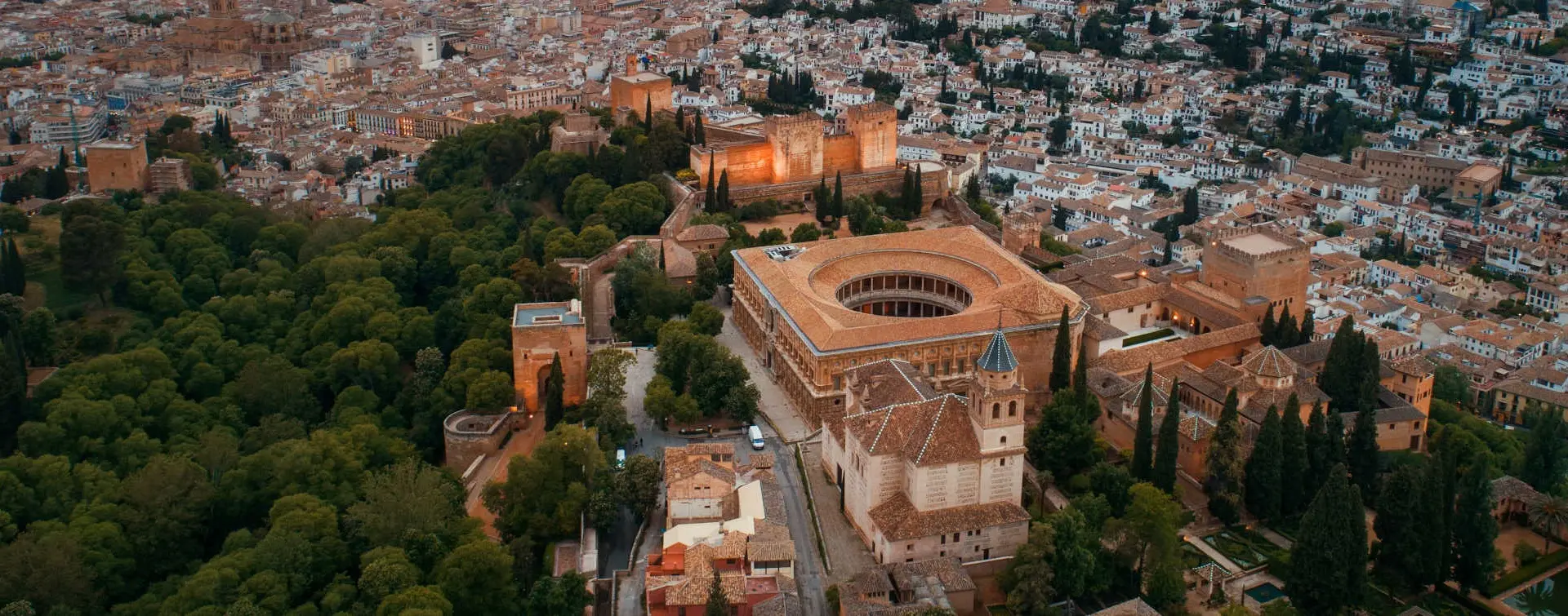 Visita con audioguía por la Alhambra con entrada y tarjeta City Pass