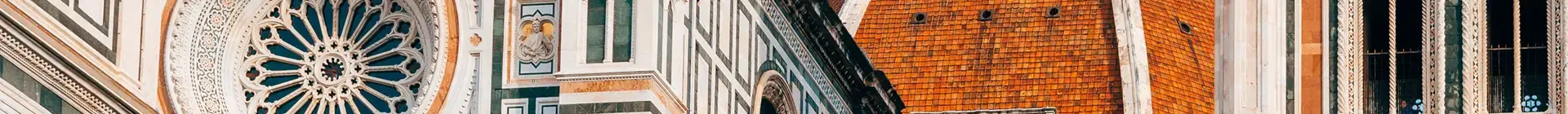 Vista detallada de la Catedral de Santa María del Fiore y su impresionante cúpula