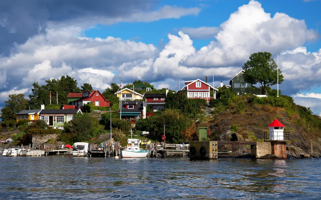 Paisaje urbano de las típicas casas noruegas.