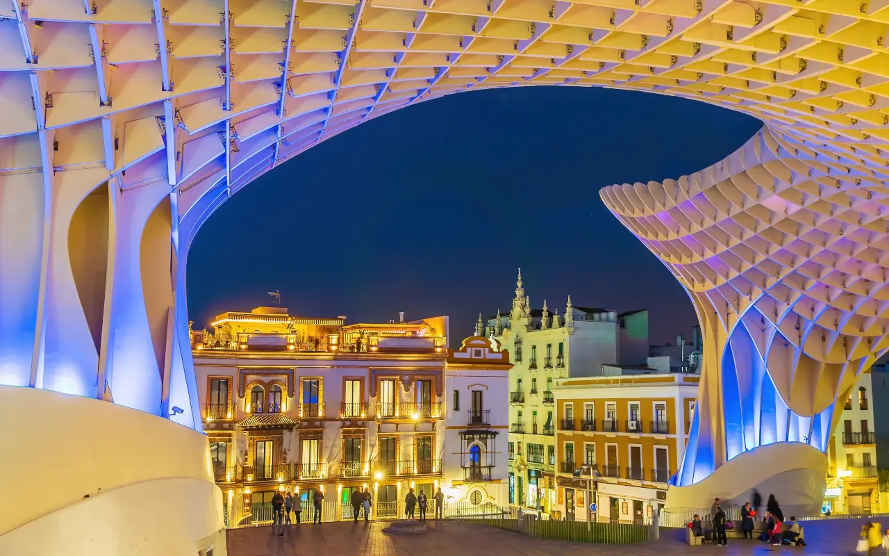 La ciudad iluminada es el marco perfecto para este tour centrado en los relatos más estremecedores.