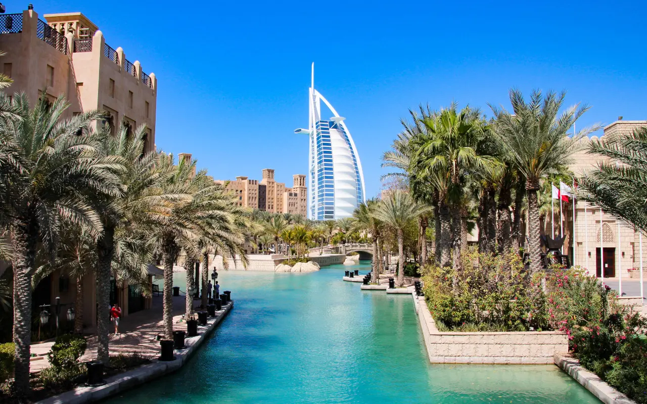 El impresionante edificio de Burj Al Arab se ha convertido en un icono de la ciudad.