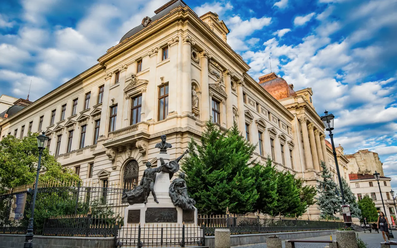 El Banco Nacional de Rumania es uno de los monumentos más emblemáticos de la ciudad.