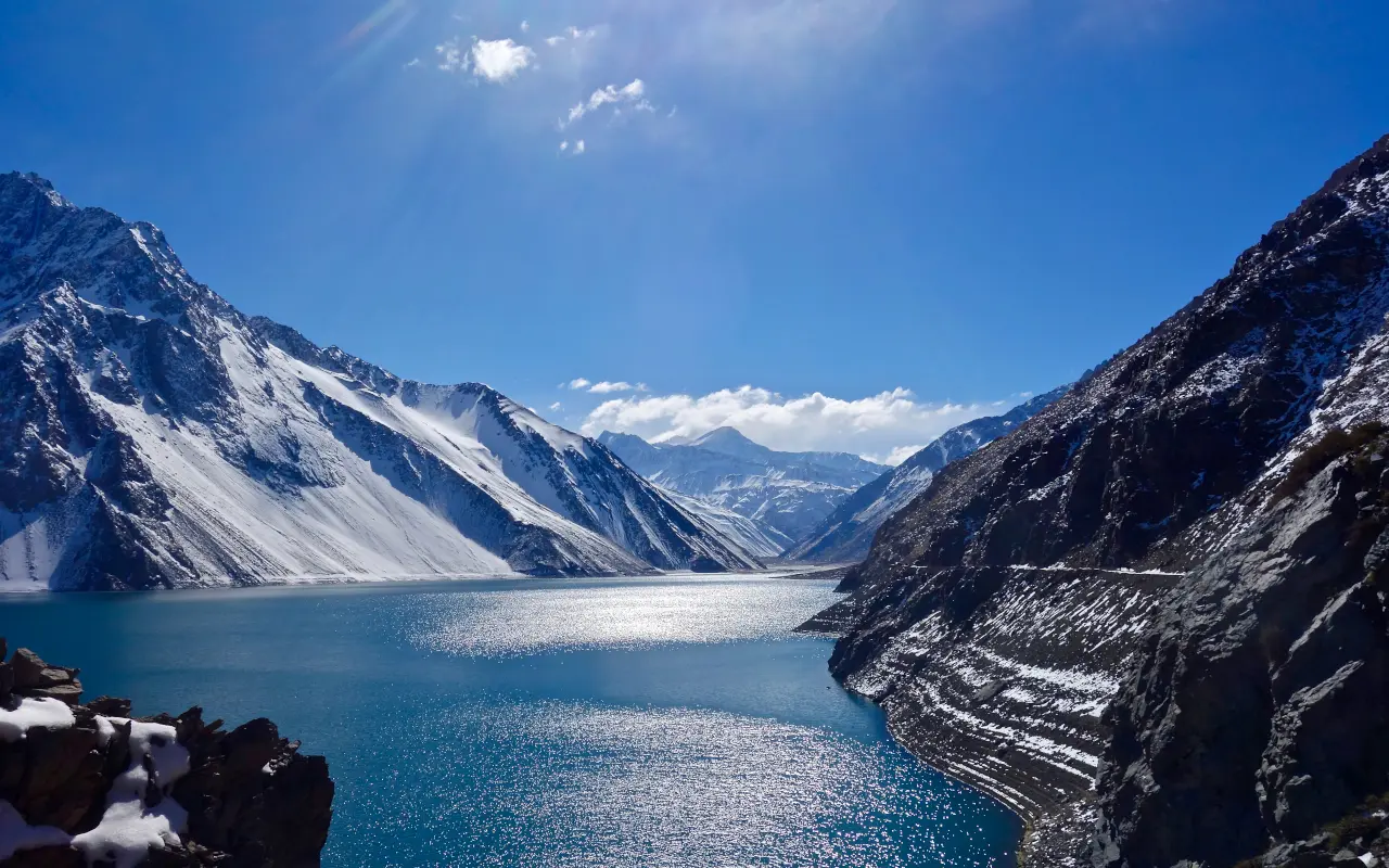 Panorámica del Embalse de Yeso, uno de los puntos turísticos más relevantes del país.