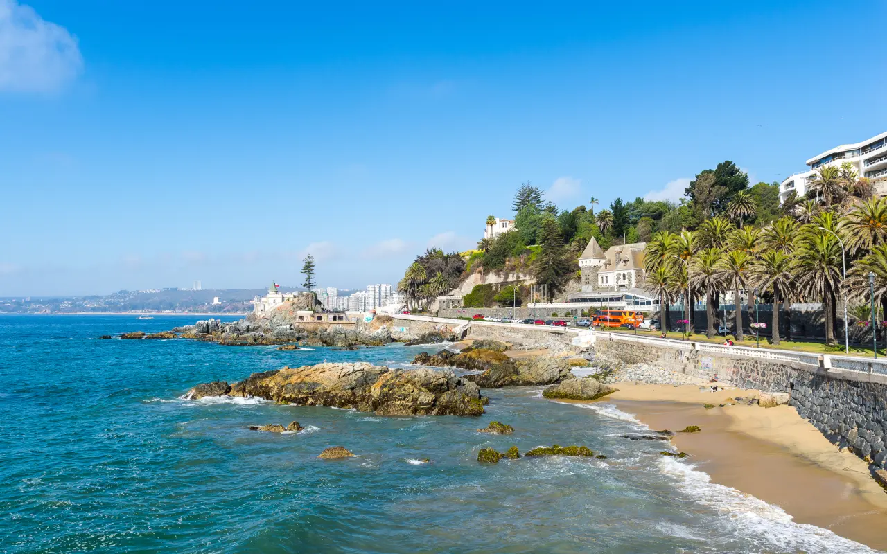 Zona costera que conecta Valparaíso y Viña del Mar, las dos visitas de esta excursión desde Santiago de Chile.