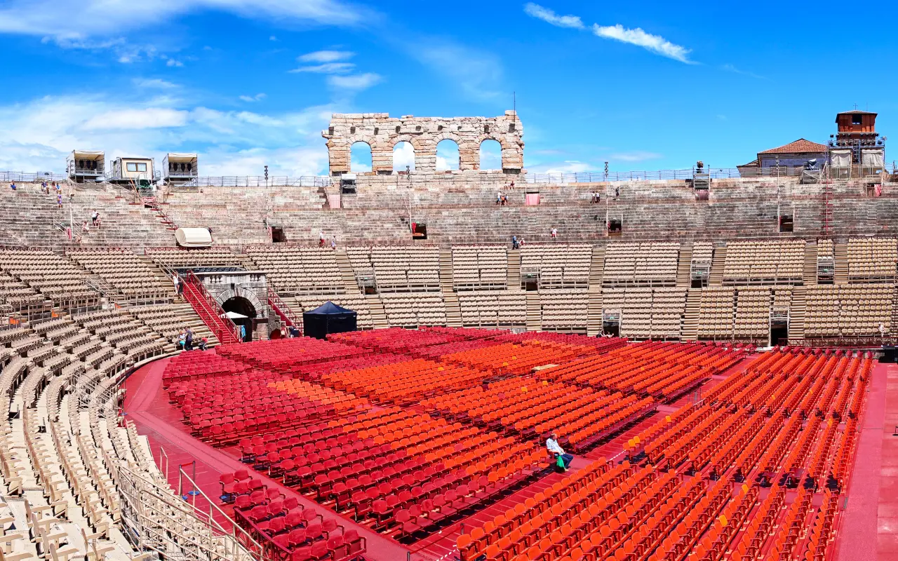 Interior del Arena, al que tendrás acceso sin colas.