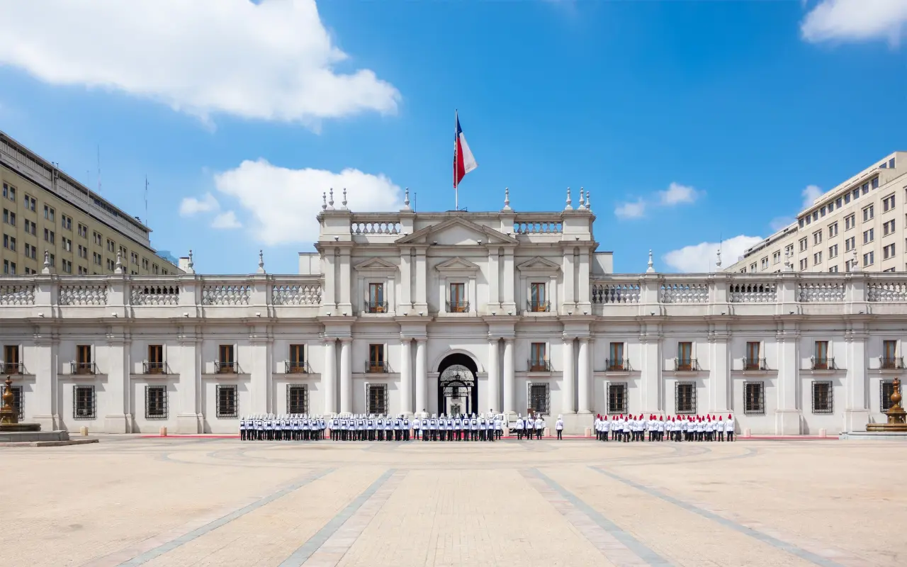Palacio Presidencial de la Moneda, uno de los monumentos visitados en este free tour Santiago de Chile imprescindible.