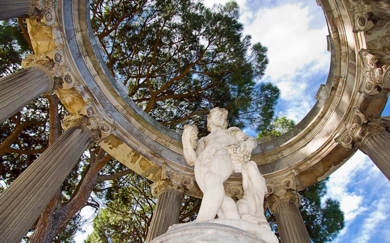 Detalle de las obras que podemos encontrarnos en estos famosos jardines.