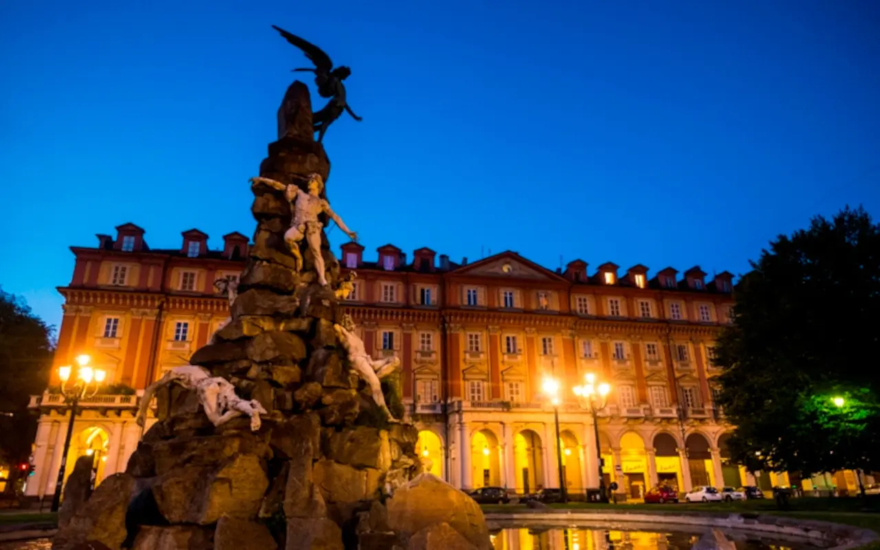 La ruta nos llevará por algunas de las plazas más emblemáticas de la localidad.