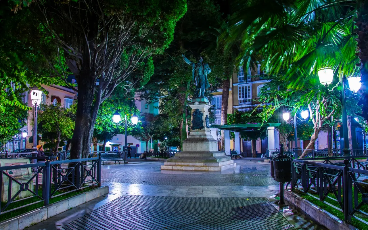 Plaza de la Candelaria de noche (Cádiz)