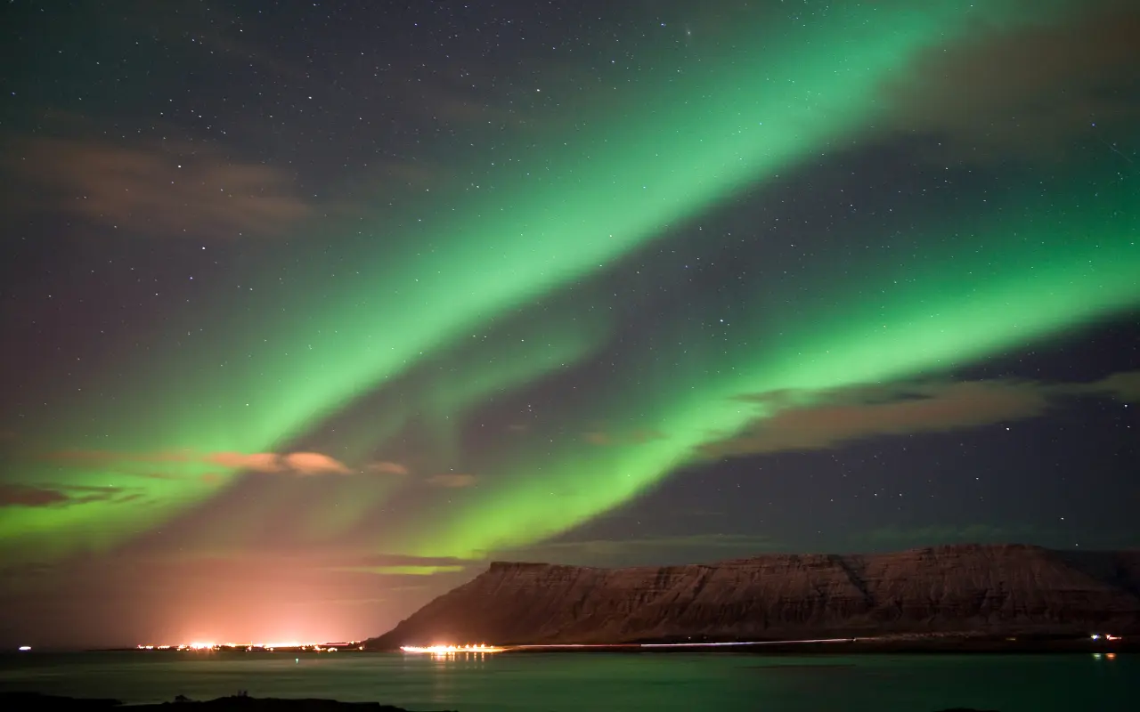Auroras boreales en el norte de Reikiavik