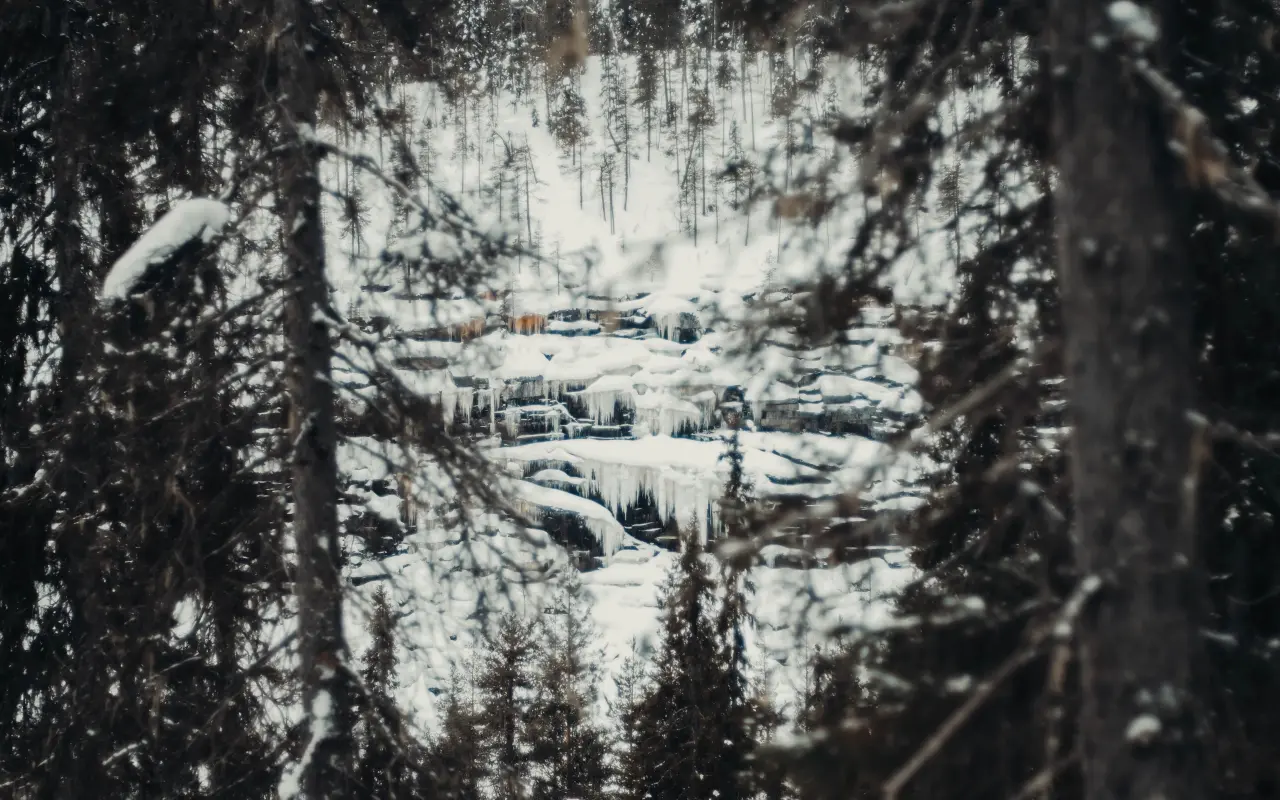 Paisaje en las cascadas heladas de Korouoma